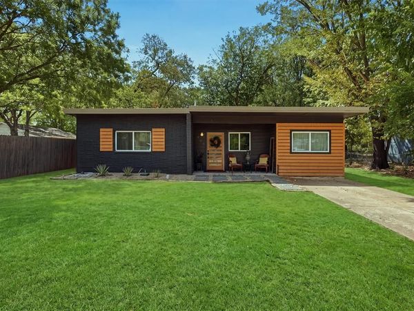 803 W Bluff Street, Granbury, TX 76048