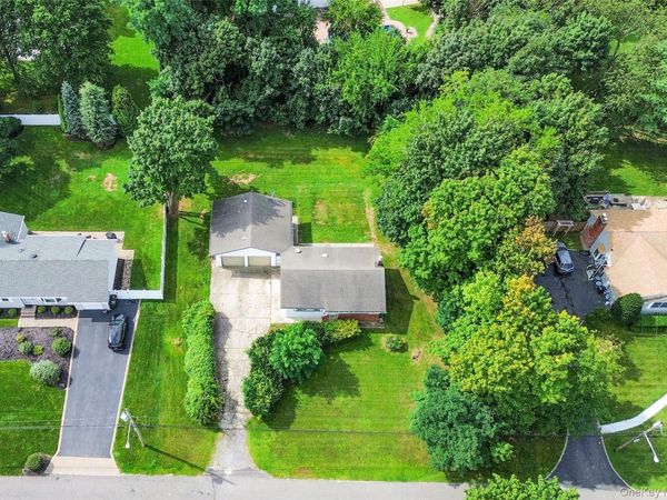38 Sams Path, Rocky Point, NY 11778