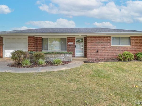 17 Blackburn Drive, Belleville, IL 62226