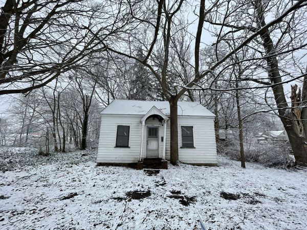697 W Grand Avenue, Muskegon, MI 49441