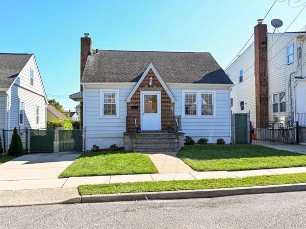 1087 Esther Street, Franklin Square, NY 11010