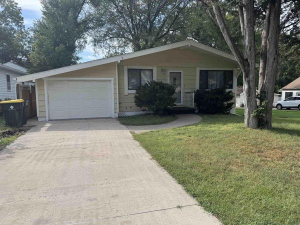 3305 Douglas Street, Sioux City, IA 51104