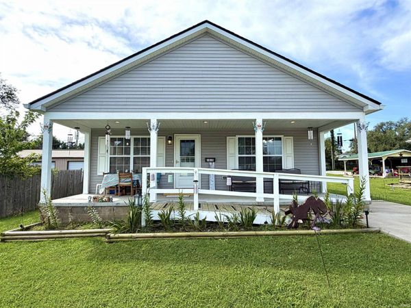 1010 W Grissom Avenue, Mitchell, IN 47446