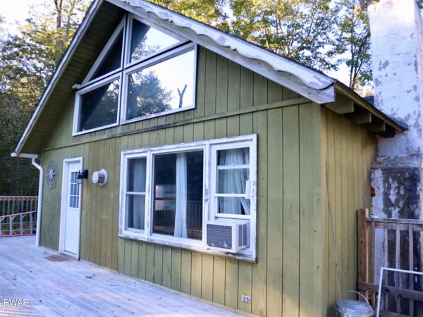 1095 Westside Drive, Newfoundland, PA 18445