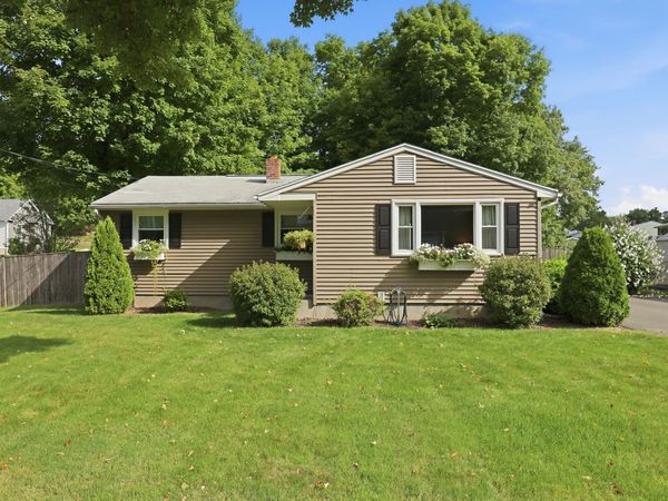 393 Cherry St, Holyoke, MA 01040