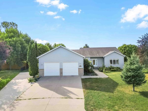 1928 33rd Street S, Moorhead, MN 56560