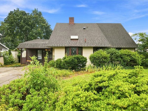 75 Weaving Lane , Wantagh, NY 11793