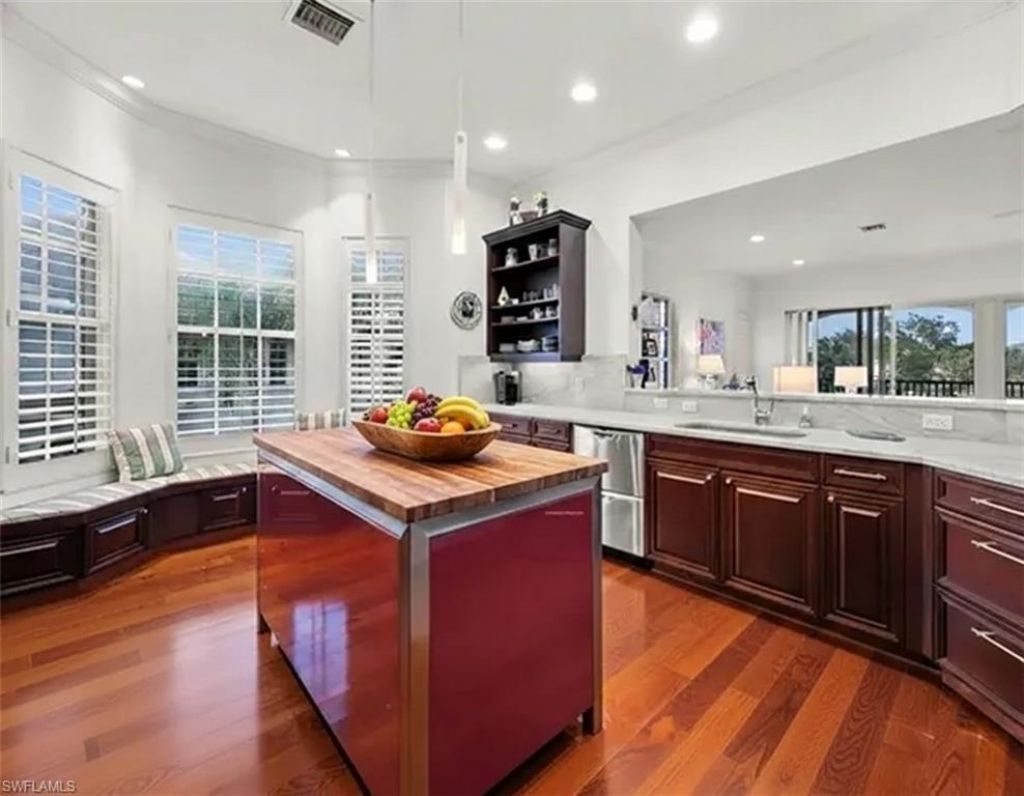 5045 Blauvelt Way, Unit 201, Naples, FL 34105 Photo