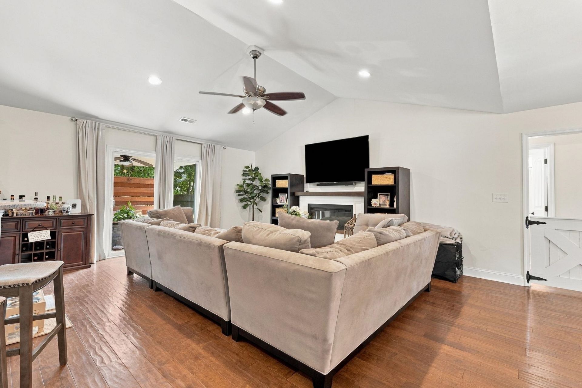 416 South Oaks Dr. Photo 16