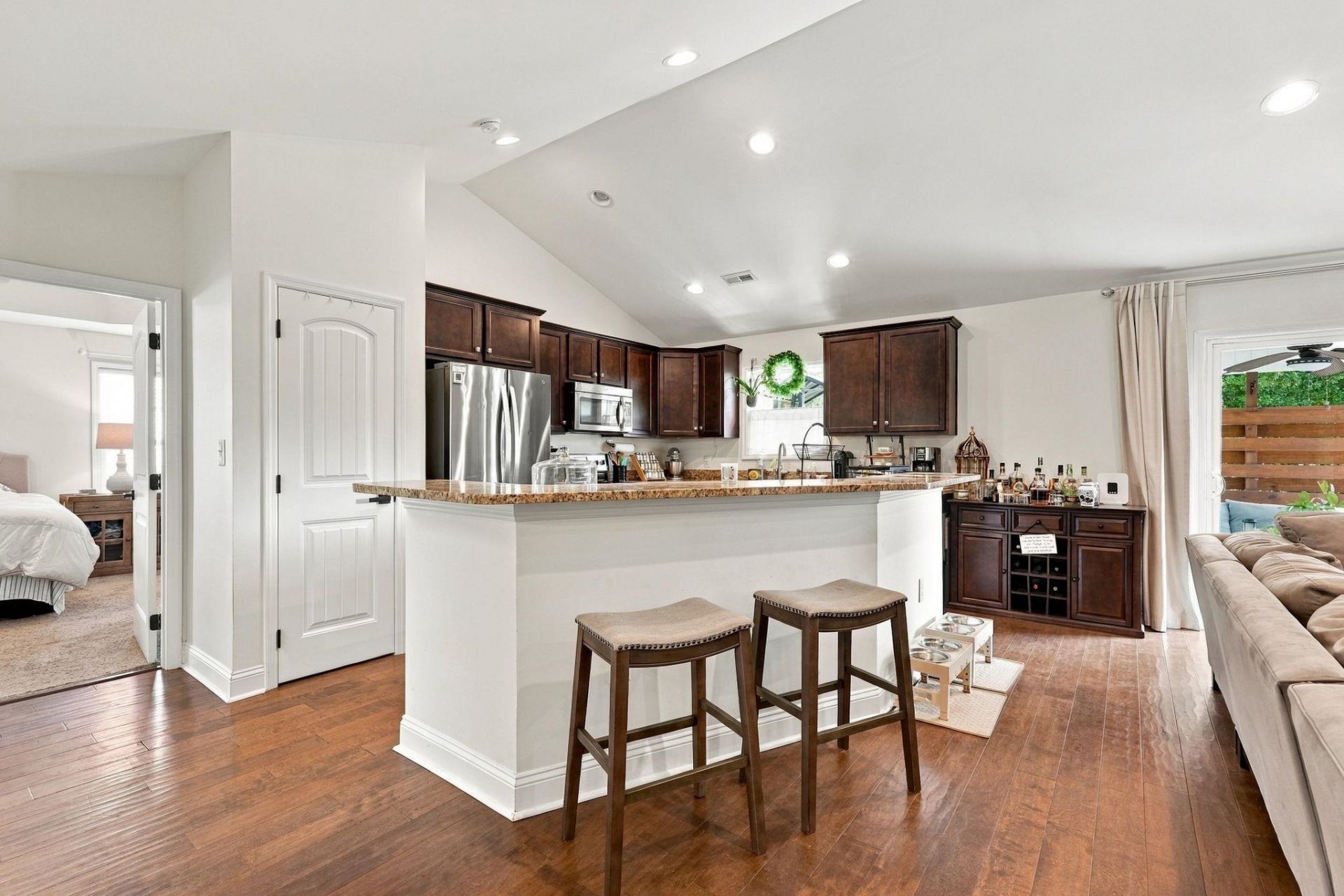 416 South Oaks Dr. Photo 8