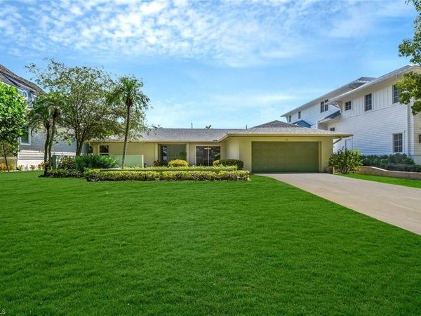 150 1st AVE N, NAPLES, FL 34102