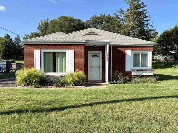2440 Hillcrest Road, Dubuque, IA 52001