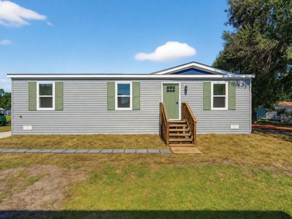 2207 HIALEAH AVENUE , LEESBURG, FL 34748