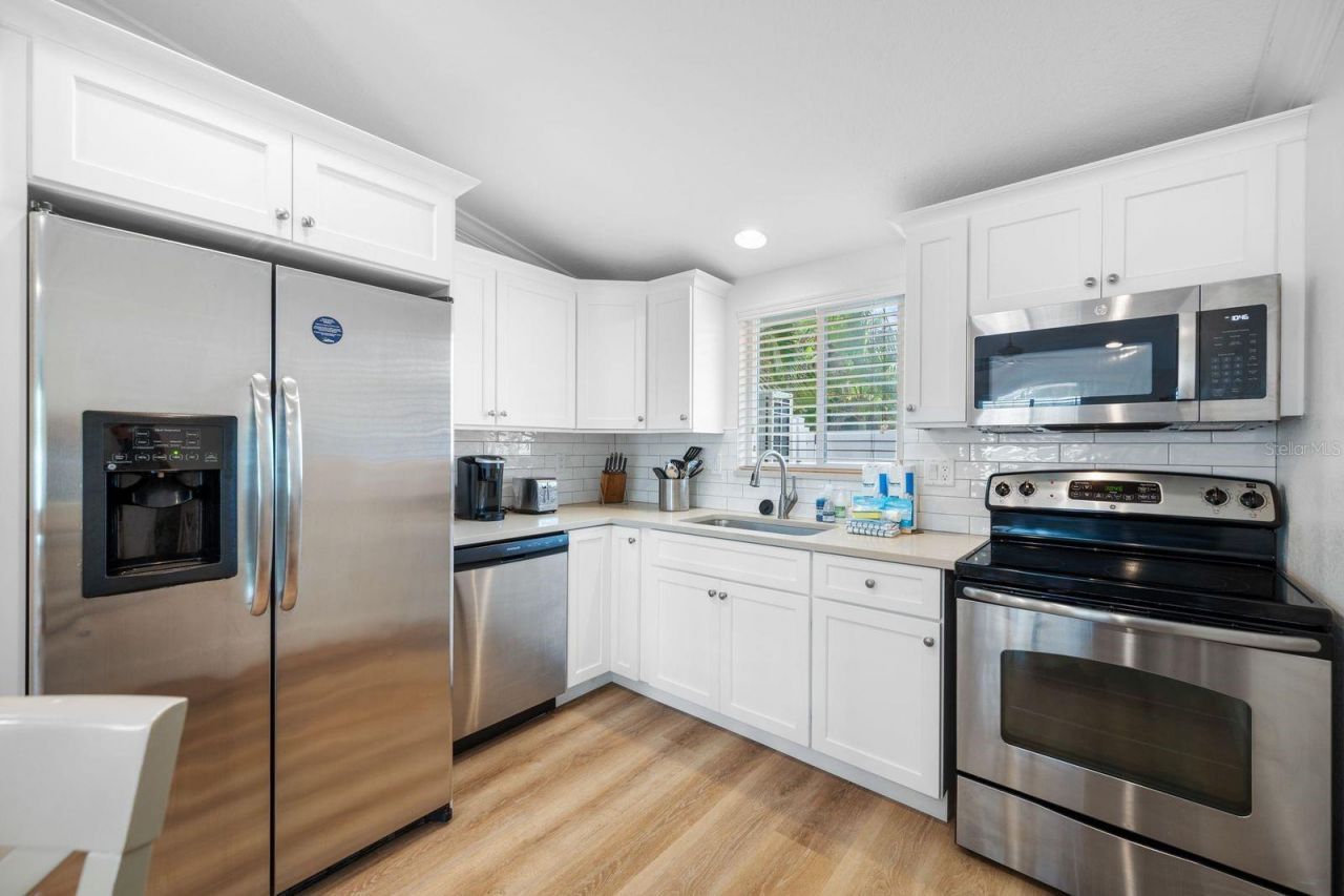 3007 Avenue E, Unit B, Bradenton Beach, FL 34217 Photo