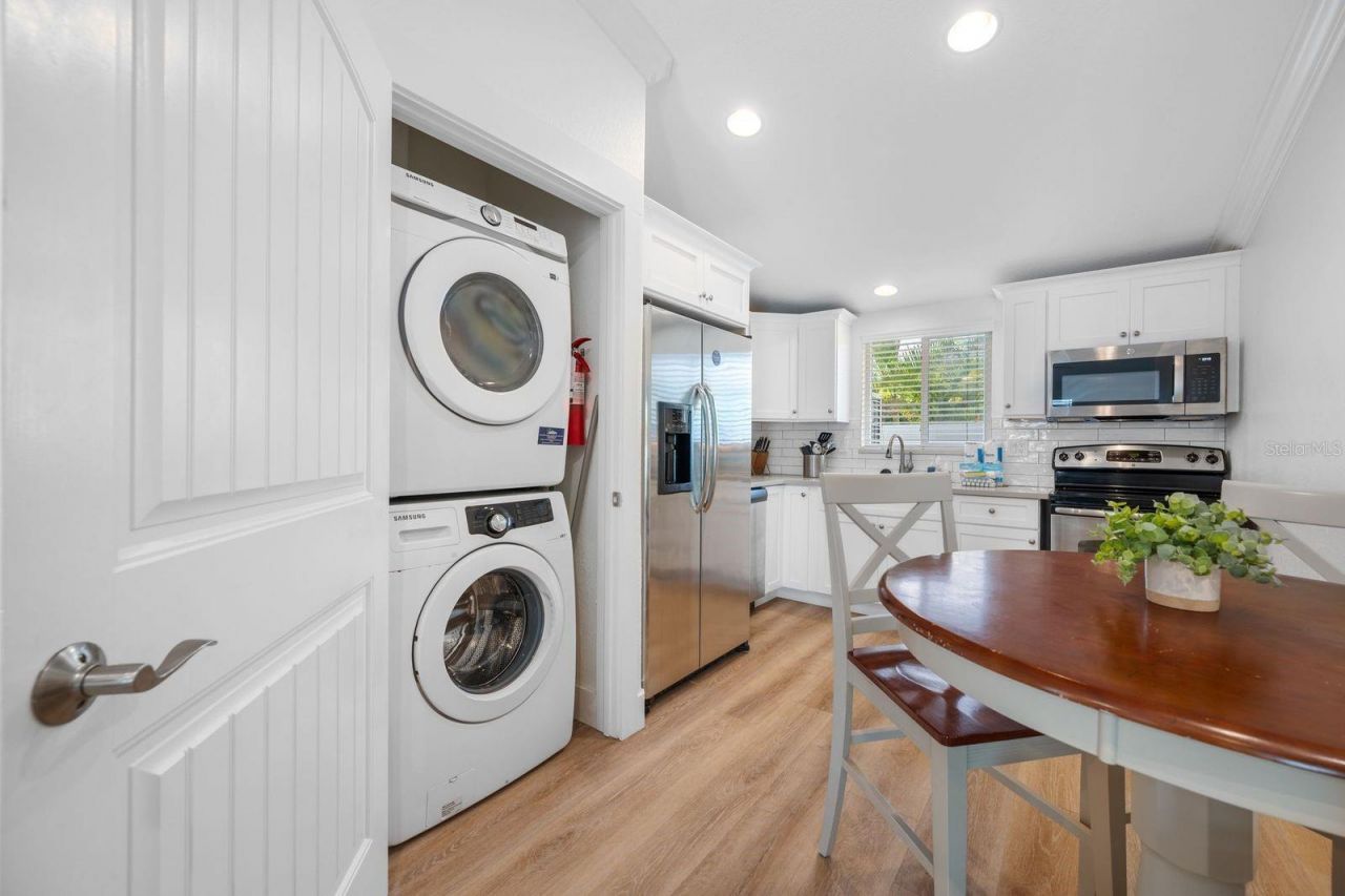 3007 Avenue E, Unit B, Bradenton Beach, FL 34217 Photo