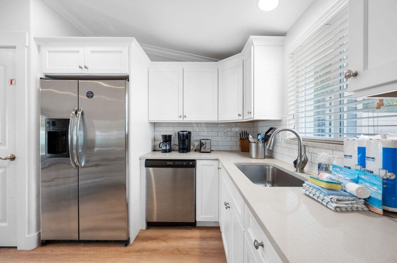 3007 Avenue E, Unit B, Bradenton Beach, FL 34217 Photo
