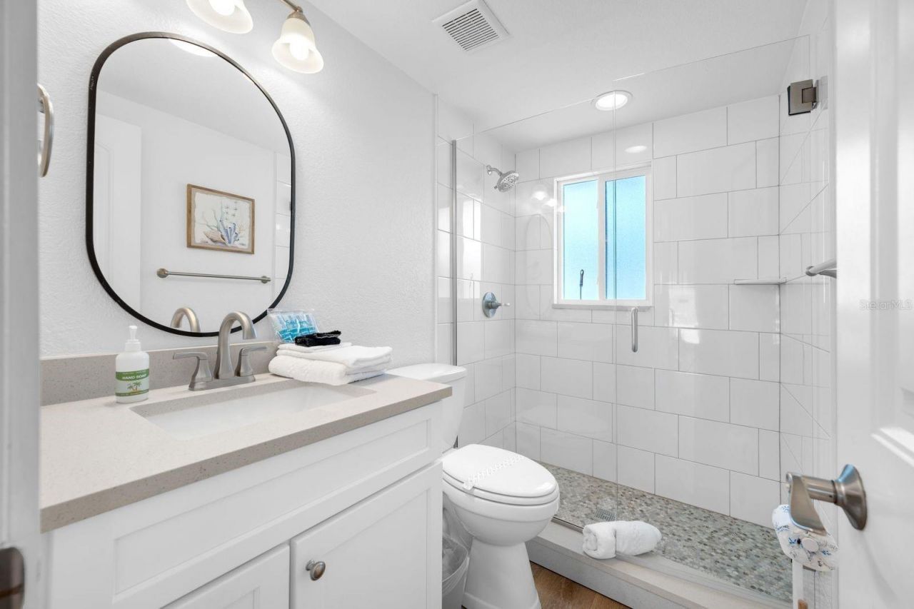 3007 Avenue E, Unit B, Bradenton Beach, FL 34217 Photo