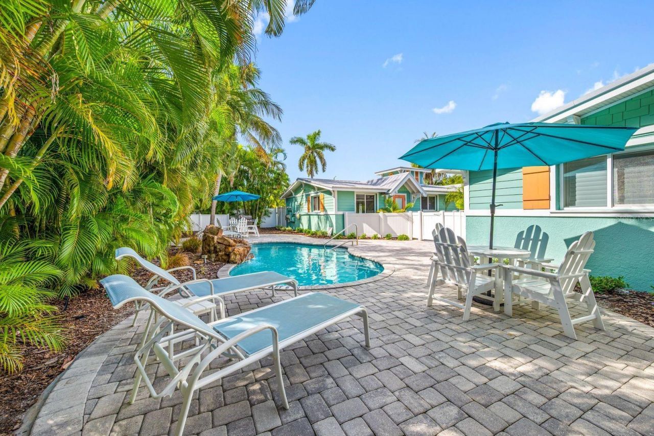 3007 Avenue E, Unit B, Bradenton Beach, FL 34217 Photo