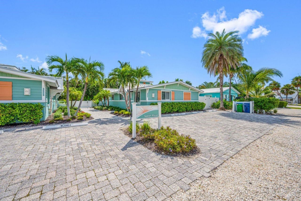 3007 Avenue E, Unit B, Bradenton Beach, FL 34217 Photo