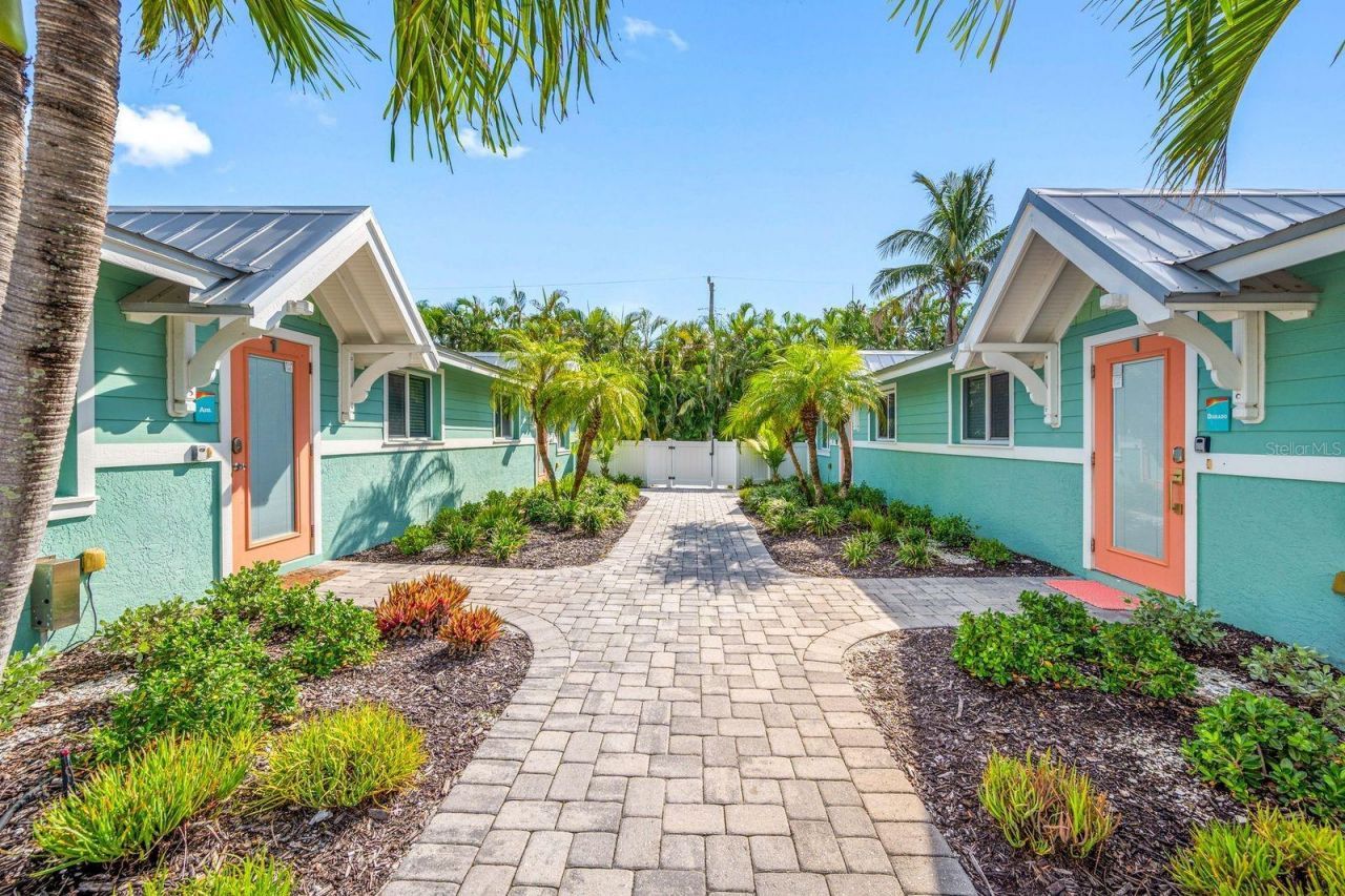 3007 Avenue E, Unit B, Bradenton Beach, FL 34217 Photo