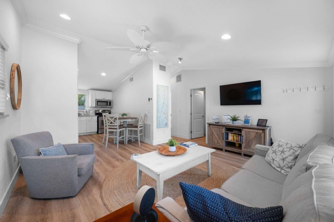 3007 Avenue E, Unit B, Bradenton Beach, FL 34217 Photo
