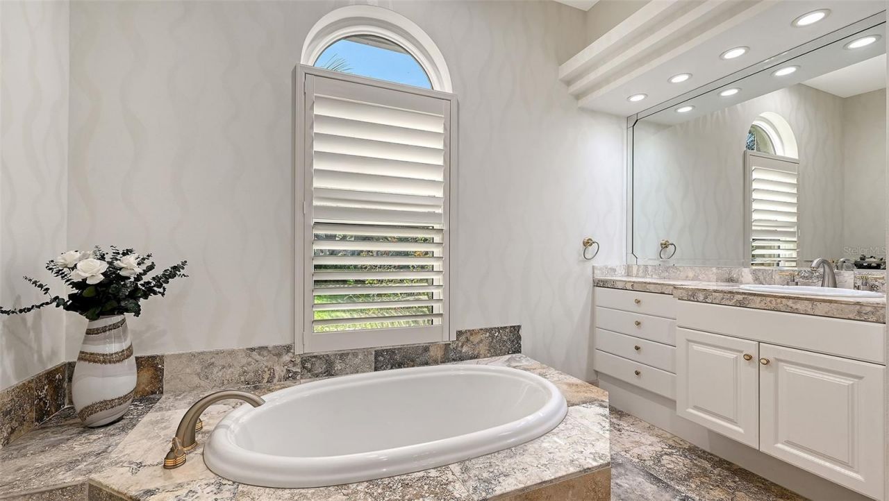 8866 Bloomfield Boulevard, Sarasota, FL 34238 Photo