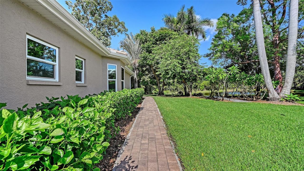 8866 Bloomfield Boulevard, Sarasota, FL 34238 Photo