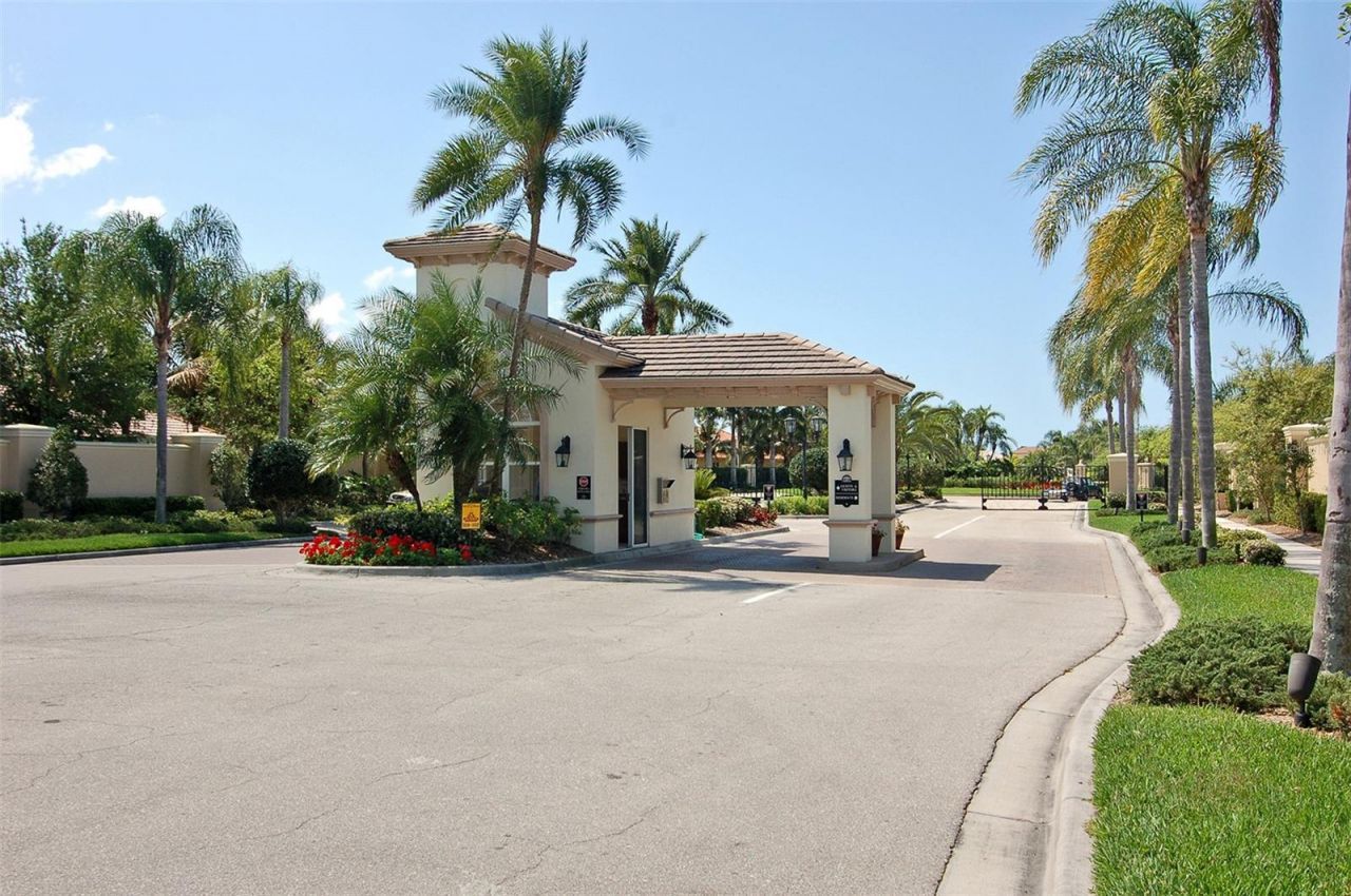 8866 Bloomfield Boulevard, Sarasota, FL 34238 Photo