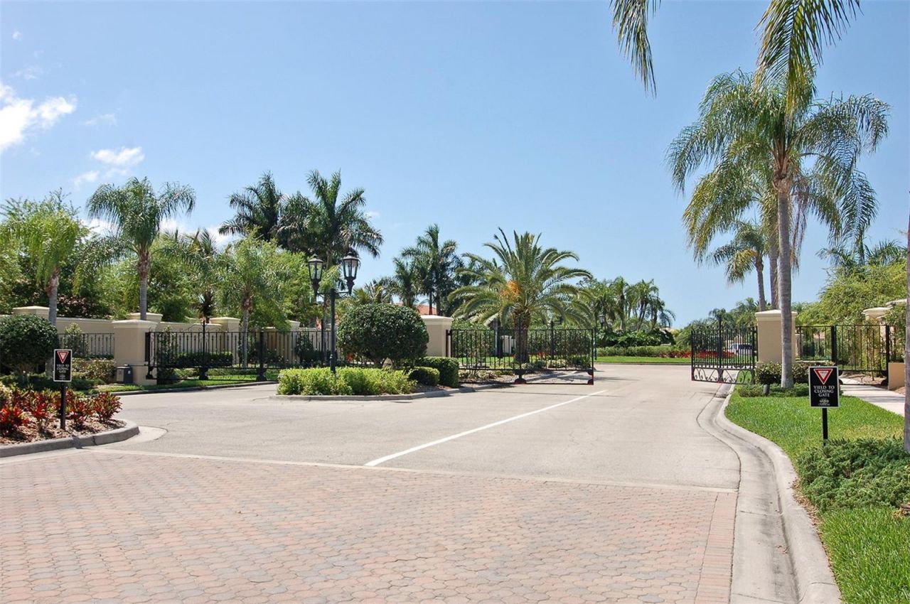 8866 Bloomfield Boulevard, Sarasota, FL 34238 Photo