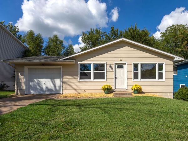 4210 Greenway Drive , Davenport, IA 52804