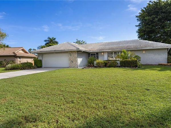 379 Torrey Pines PT, NAPLES, FL 34113