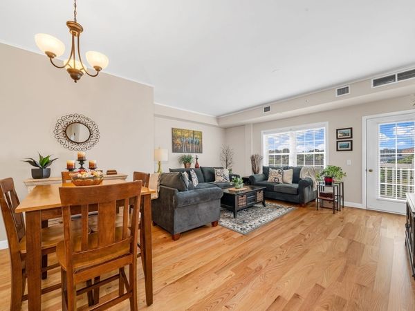 8 Walnut St, Unit 418, Peabody, MA 01960