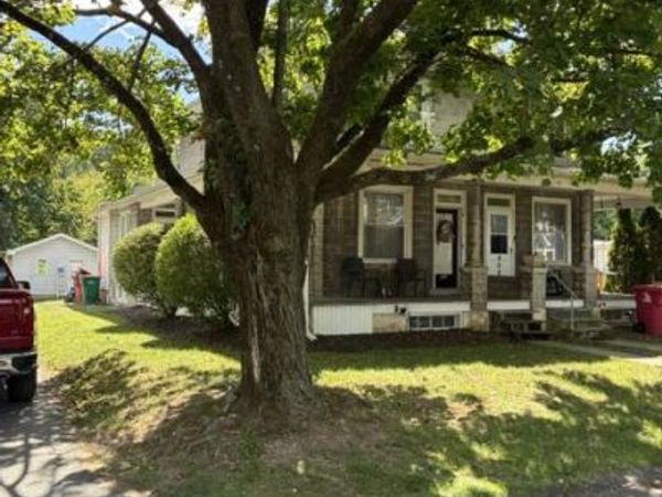 906 FRITZTOWN ROAD , SINKING SPRING, PA 19608