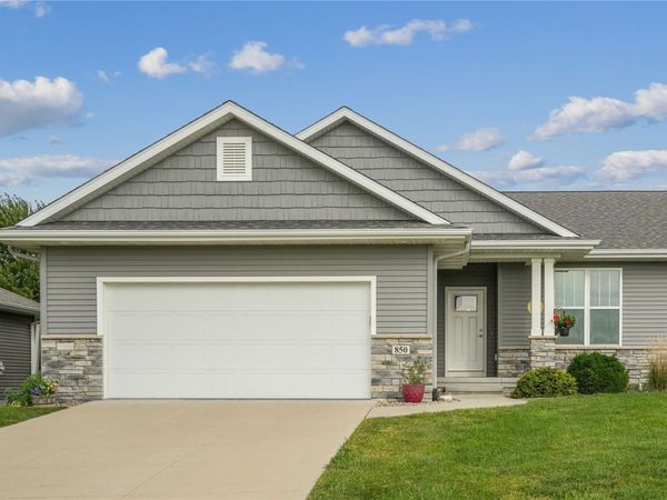 850 Rogers St, Robins, IA 52328