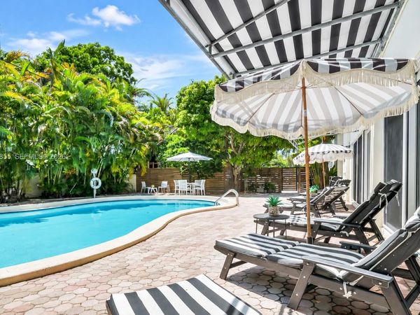 260 Sunrise Dr, Unit D, Key Biscayne, FL 33149