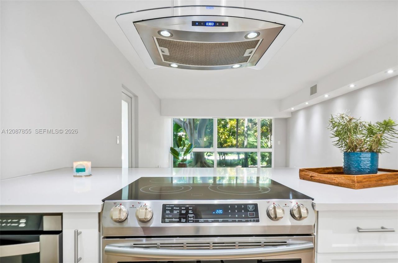 260 Sunrise Dr, Unit D, Key Biscayne, FL 33149 Photo