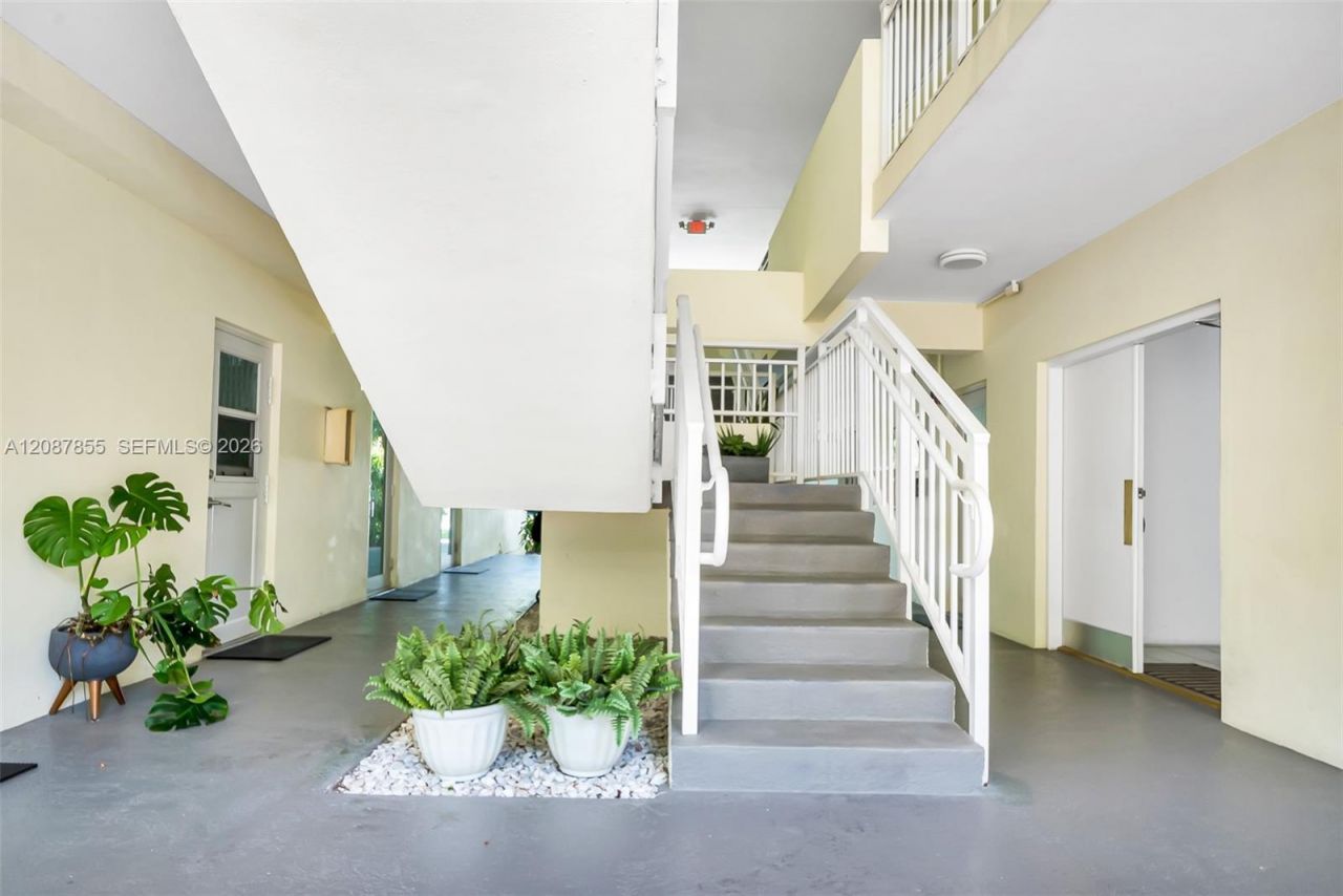 260 Sunrise Dr, Unit D, Key Biscayne, FL 33149 Photo