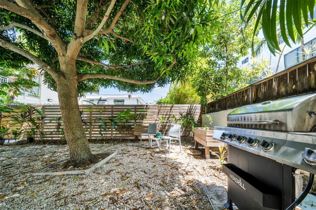 260 Sunrise Dr, Unit D, Key Biscayne, FL 33149 Photo