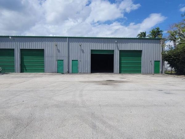6950 Stirling Rd, Davie, FL 33024