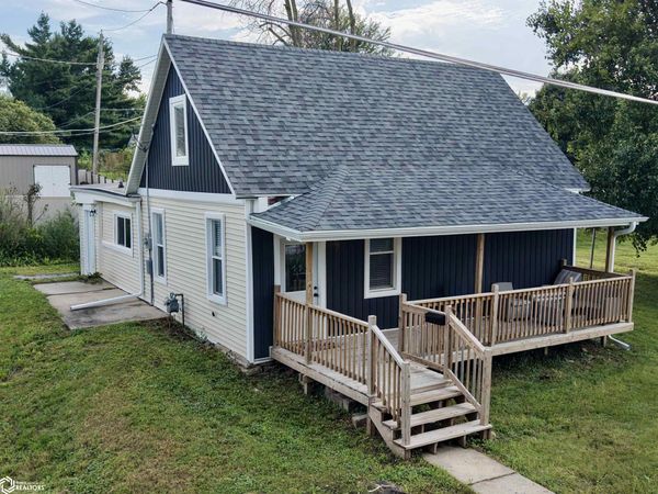 7 E High Street, Marshalltown, IA 50158