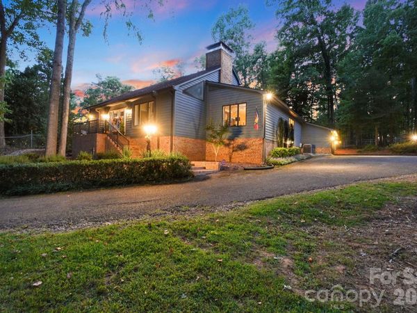 211 Lamplighter Lane, Mount Holly, NC 28120