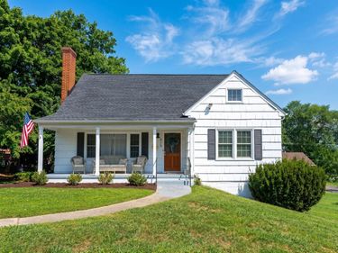 415 CHERRY AVE, WAYNESBORO, VA 22980