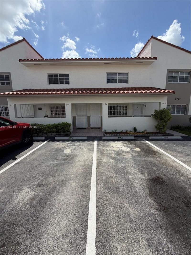 7727 W 29th Ln, Unit 202-39, Hialeah, FL 33018 Main Photo