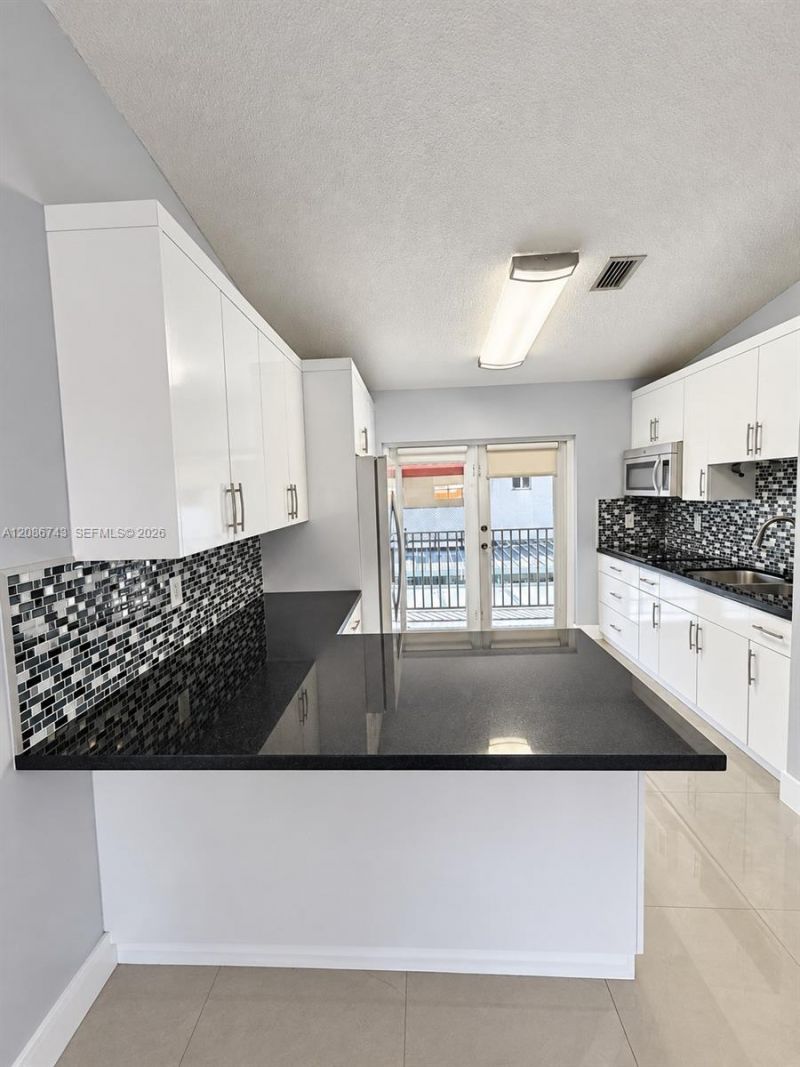 7727 W 29th Ln, Unit 202-39, Hialeah, FL 33018 Photo