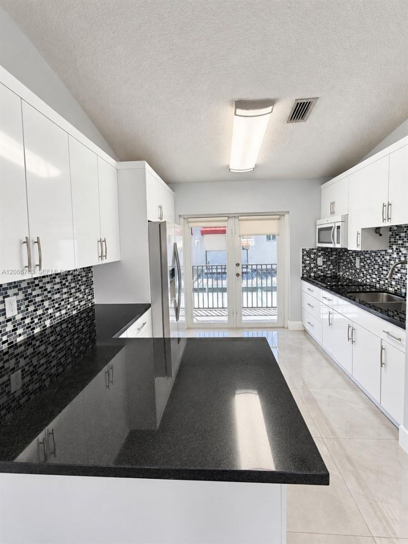 7727 W 29th Ln, Unit 202-39, Hialeah, FL 33018 Photo