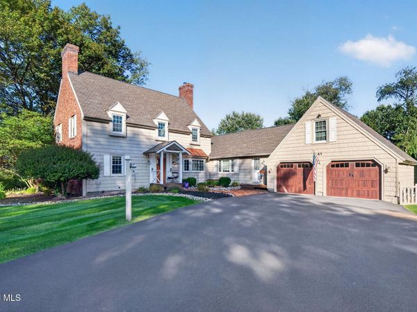 41 St Agnes Lane, Albany, NY 12211