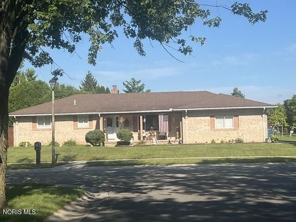 59 Applewood Drive , Oregon, OH 43616