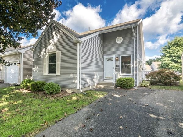 303 Alvord Pl, Unit 303, South Hadley, MA 01075