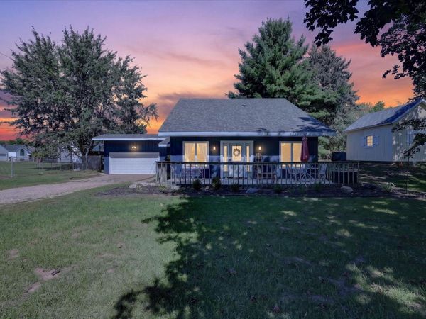 283 E Pine Street NE, Cedar Springs, MI 49319