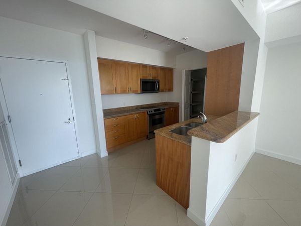 1755 E HALLANDALE BEACH Boulevard, Unit 1005E, Hallandale Beach, FL 33009